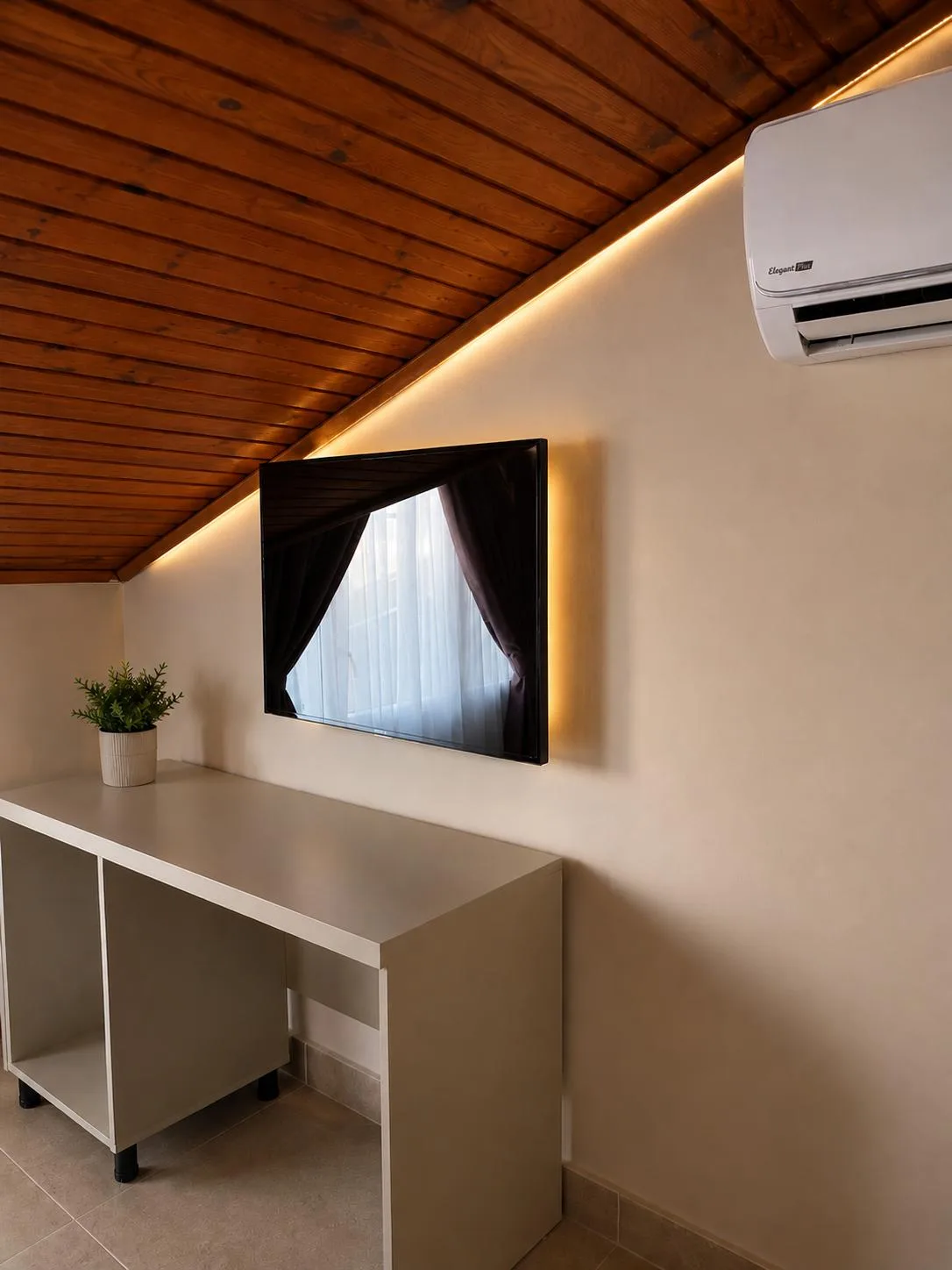LOFT ROOM
